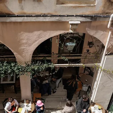 Old Town Hall Apartment *
