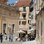 Old Town Hall Апартаменты